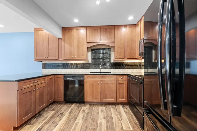 $320,000 | 21053 East Glen Haven Circle, Northville, MI 48167