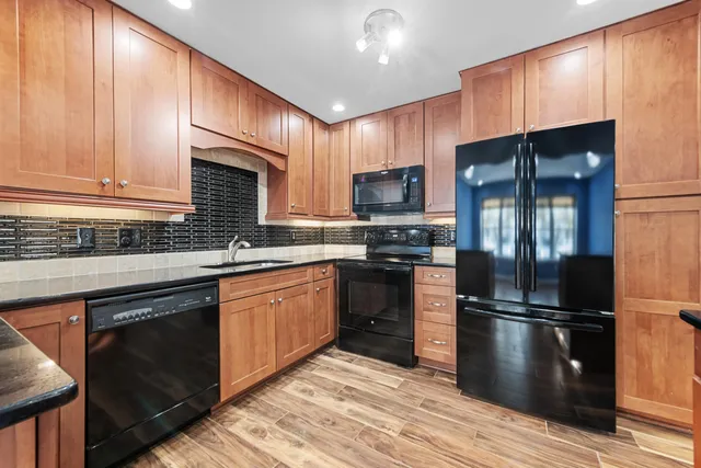 $320,000 | 21053 East Glen Haven Circle, Northville, MI 48167