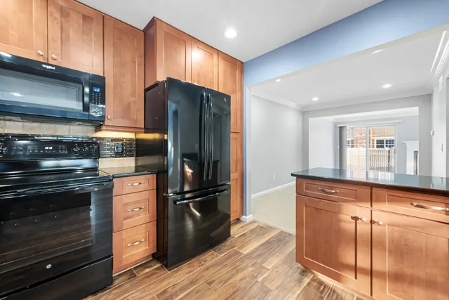 $320,000 | 21053 East Glen Haven Circle, Northville, MI 48167