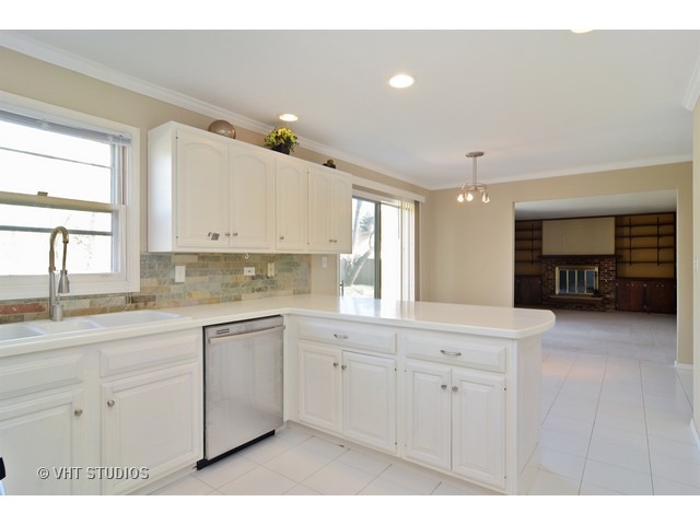 5 Stoneridge Road Rolling Meadows, IL 60008 - Photo 3 of 10