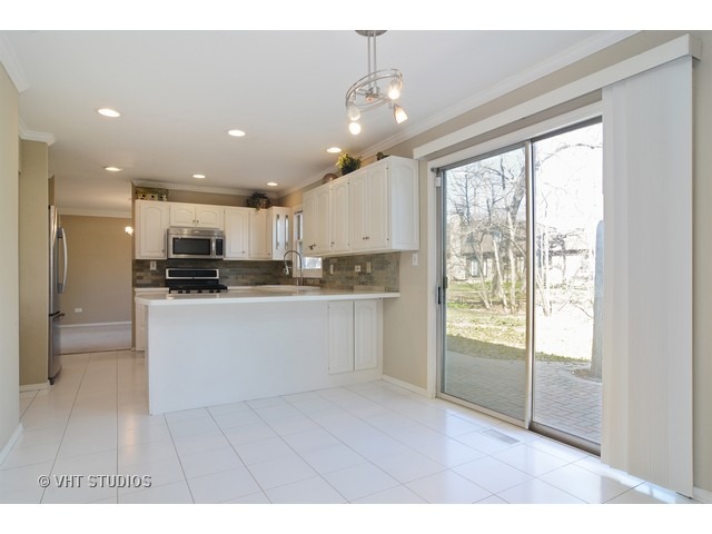 5 Stoneridge Road Rolling Meadows, IL 60008 - Photo 4 of 10