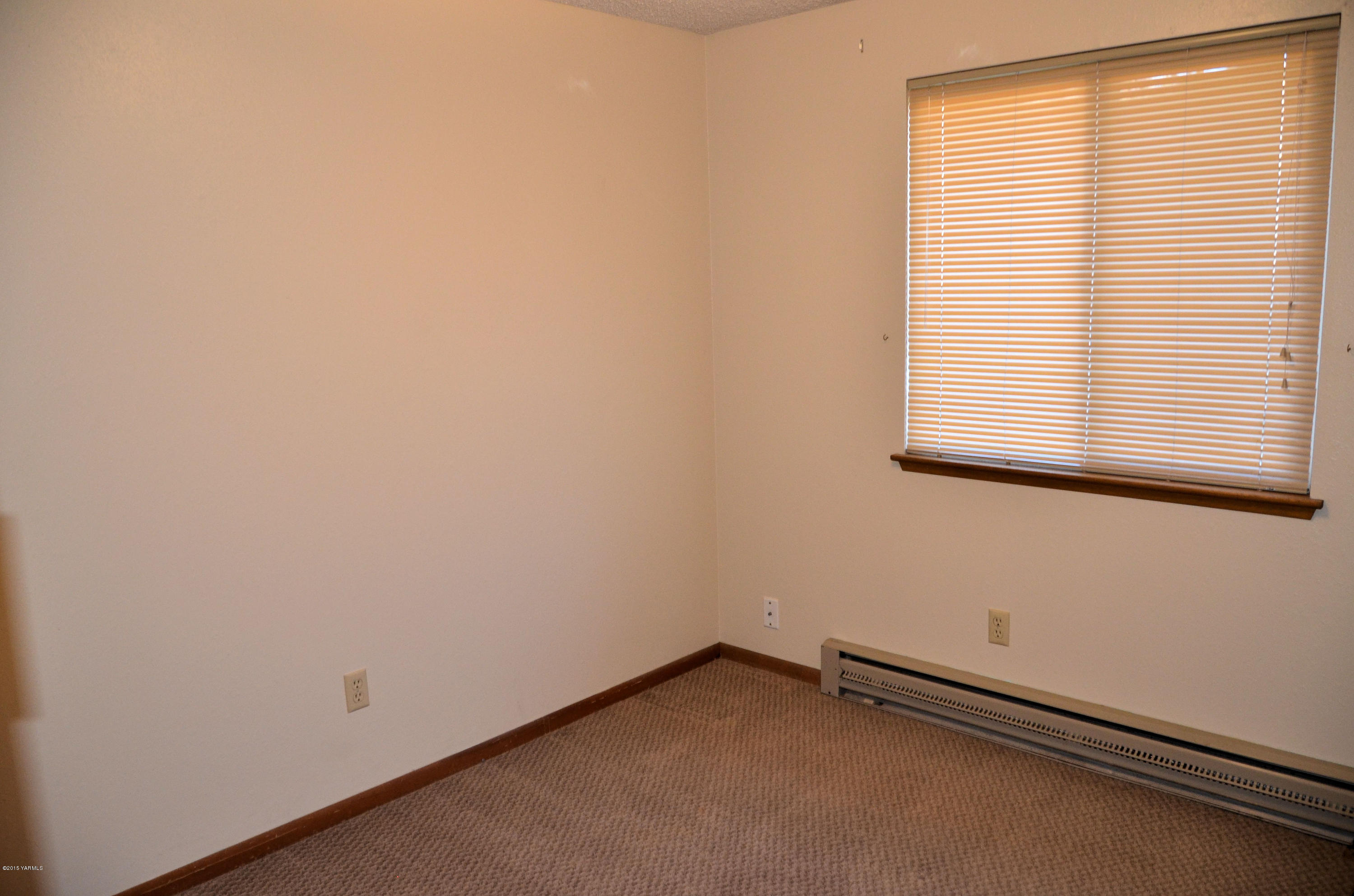 10814 Summitview Road Yakima, WA 98908 - Photo 14 of 16 a room with a window