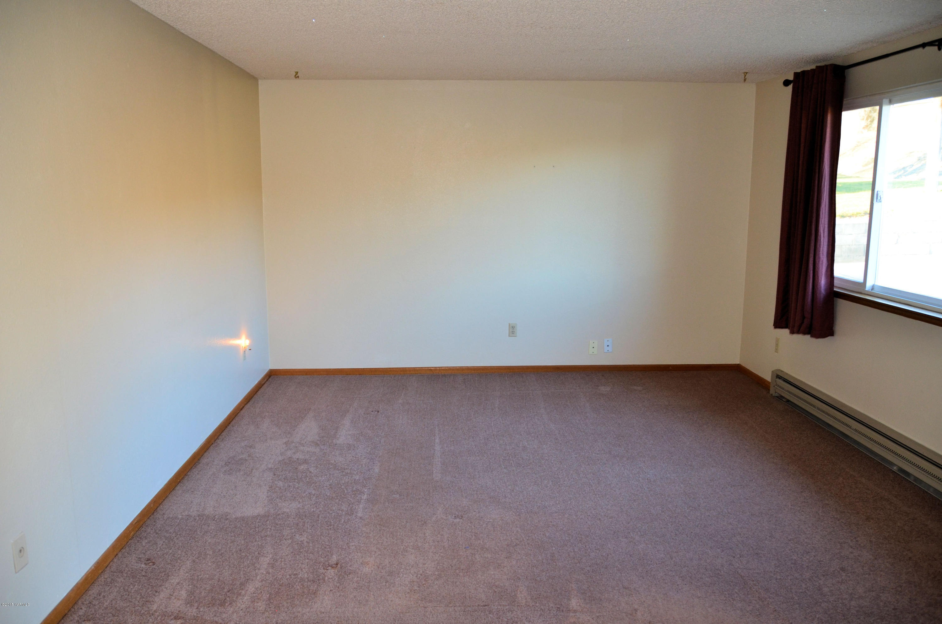 10814 Summitview Road Yakima, WA 98908 - Photo 6 of 16 a view of room