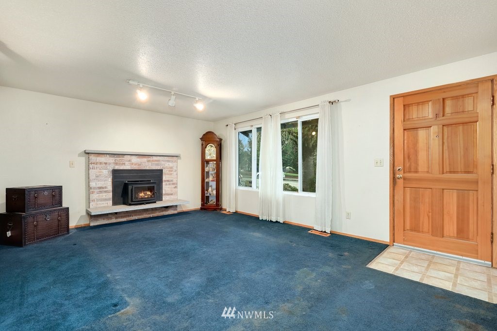 16022 Southeast 136th Street Renton, WA 98059 - Photo 4 of 24 Gallery Image 4
