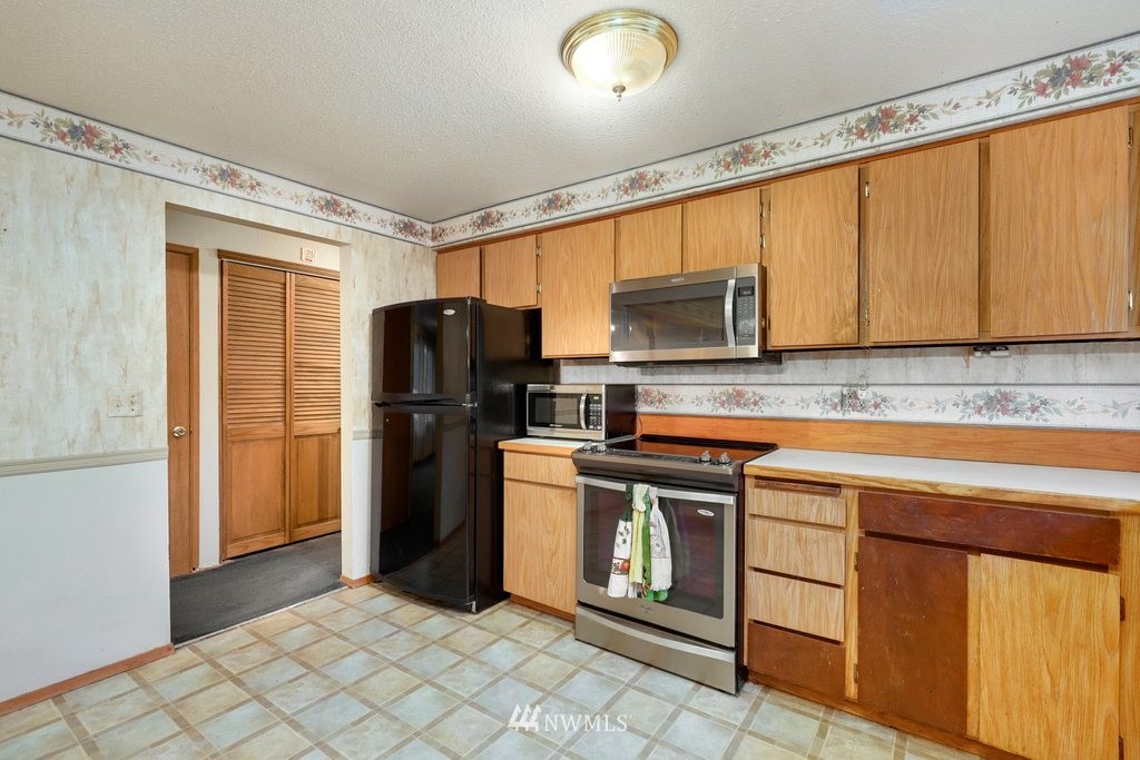 16022 Southeast 136th Street Renton, WA 98059 - Photo 6 of 24 Gallery Image 6