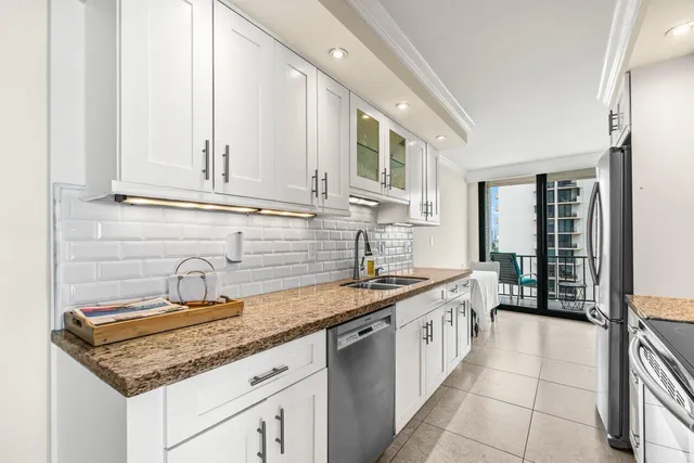 $5,700 | 4200 North Ocean Drive, Unit 1705, Singer Island, FL 33404