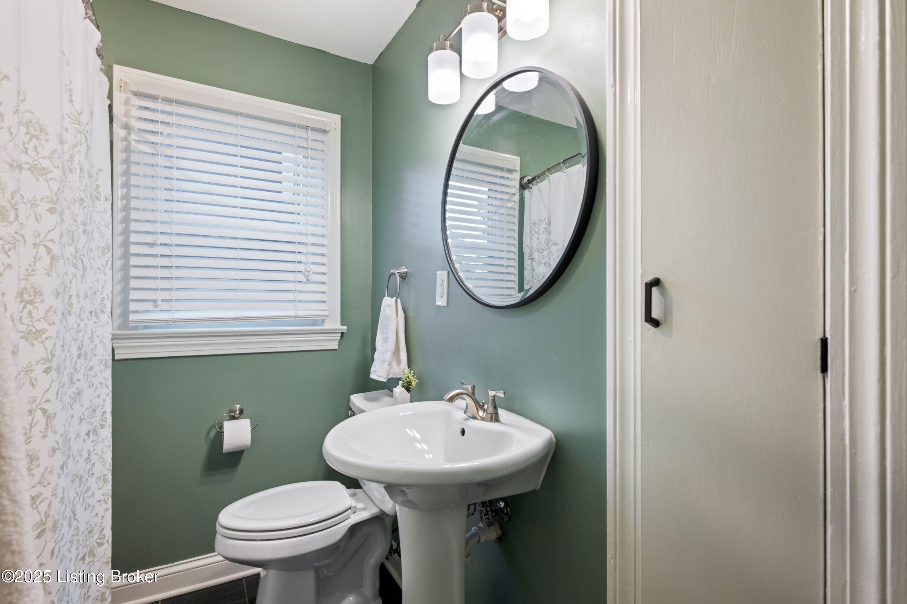 3917 Staebler Avenue Louisville, KY 40207 - Photo 20 of 37 35