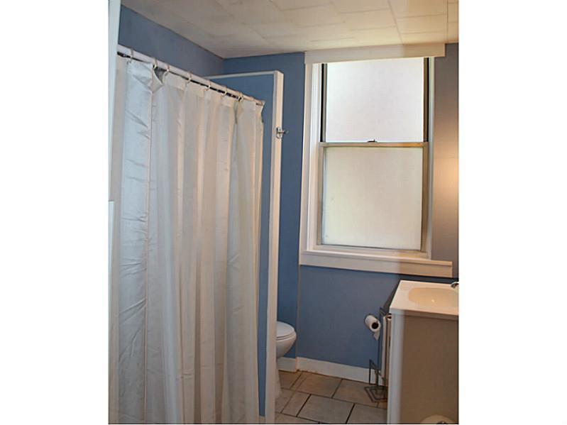 3925 Brighton Road Brighton Heights, PA 15212 - Photo 4 of 25 Full Bath. Apt 1