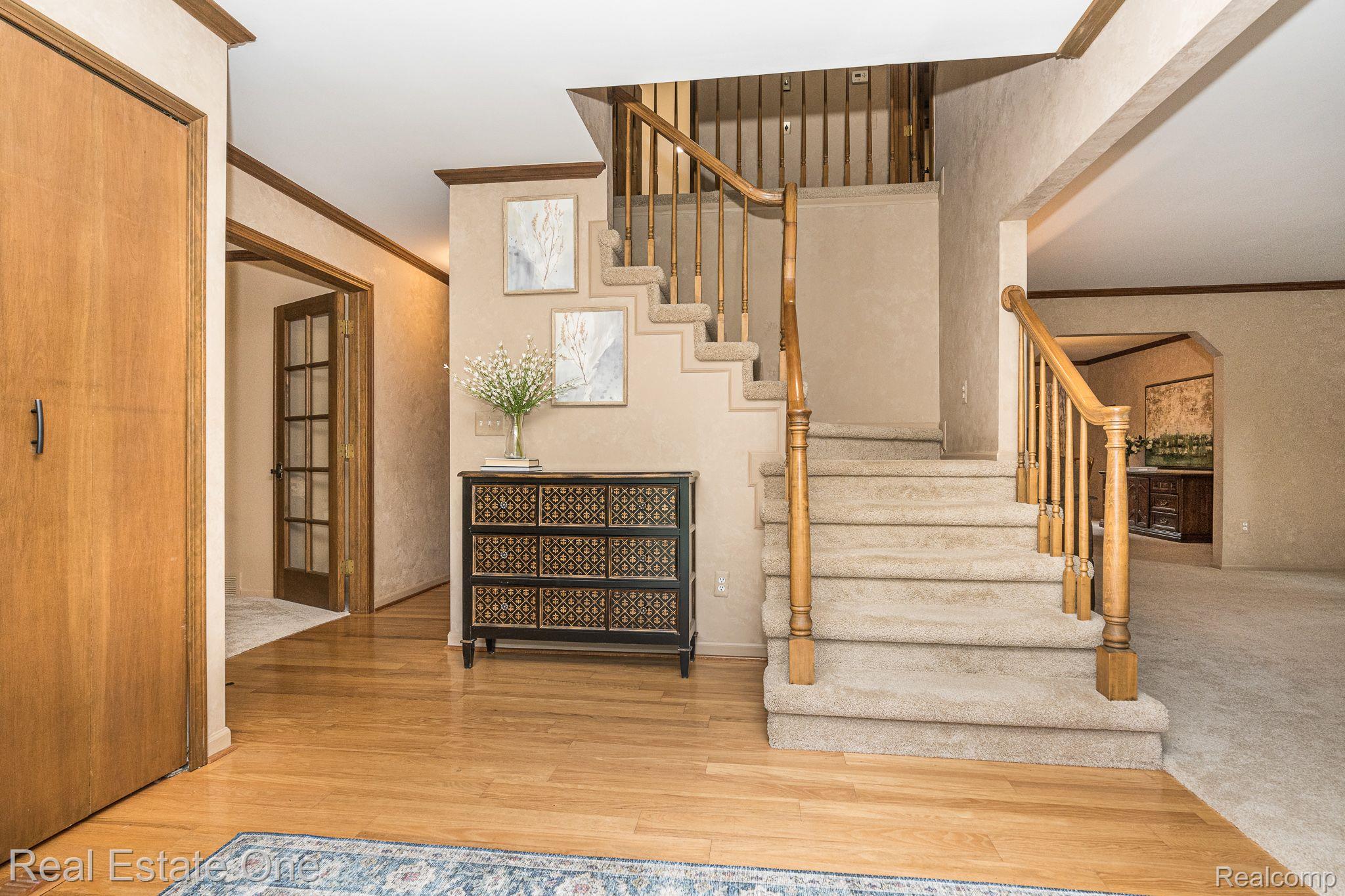 1120 Seville Road Rochester, MI 48309 - Photo 8 of 22 FOYER