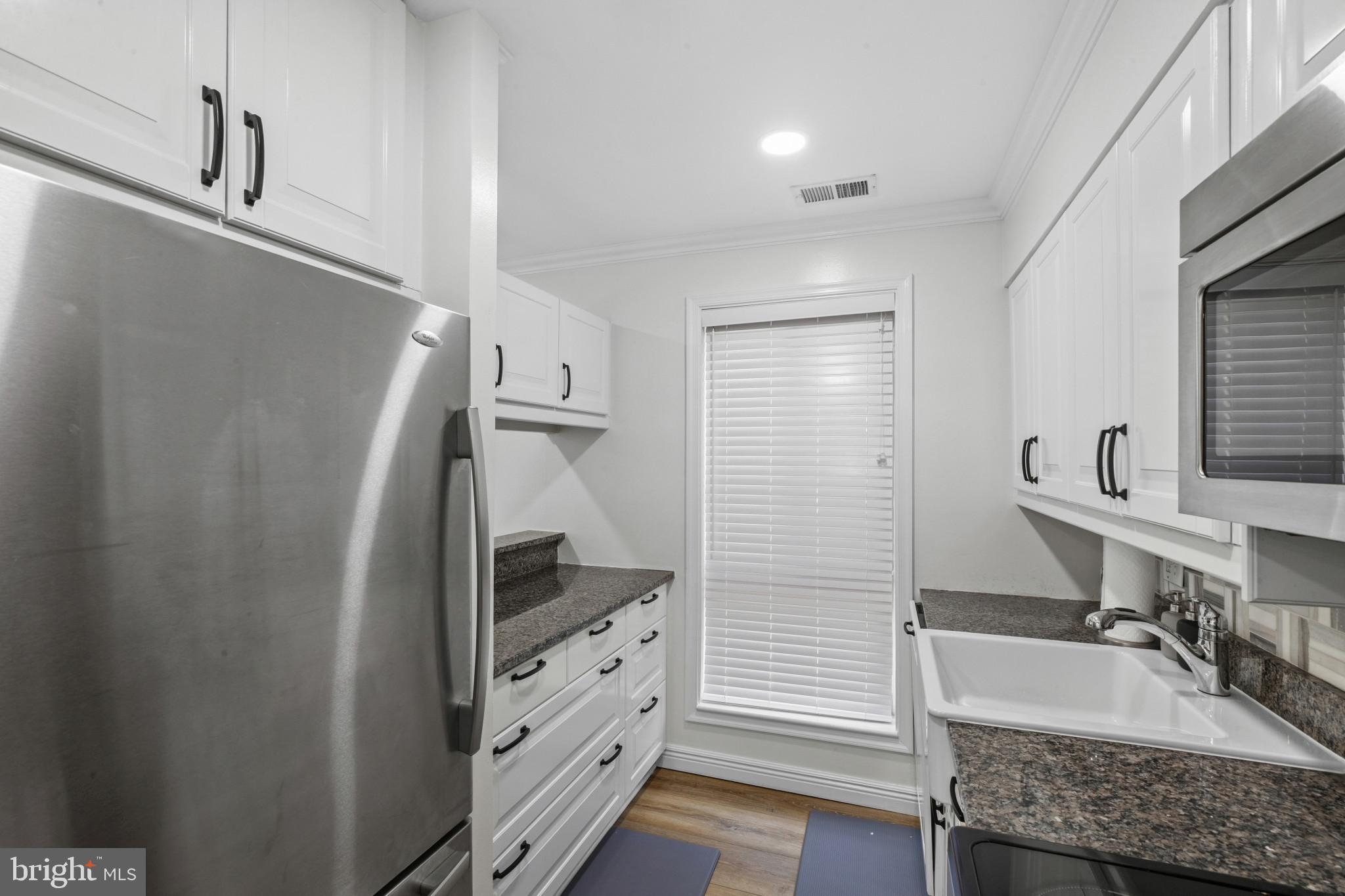 22 West Hill Street, Unit R 11 Baltimore, MD 21230 - Photo 14 of 48 Galley Kitchen