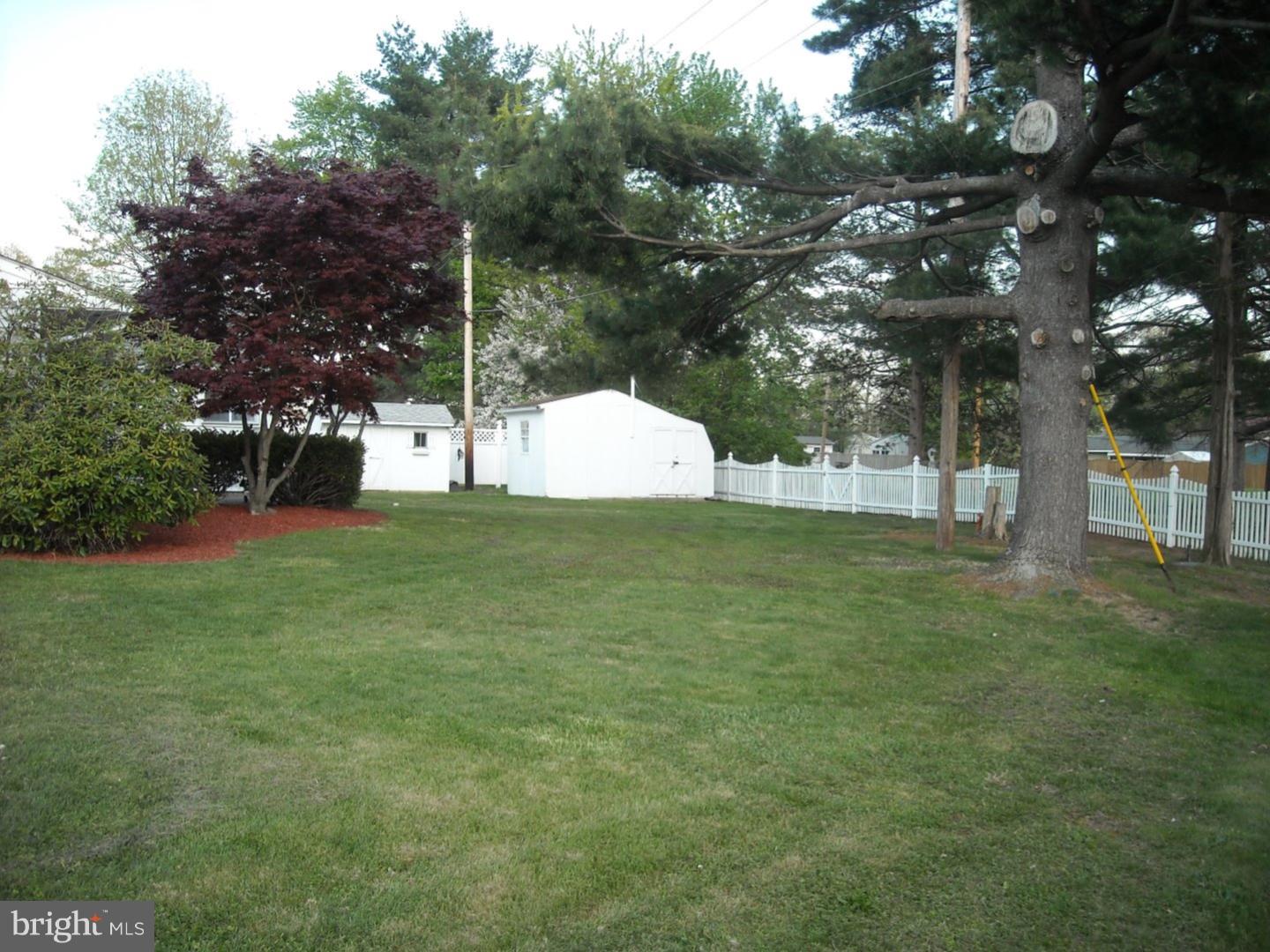 4 Gun Road Levittown, PA 19057 - Photo 16 of 18 Back Yard