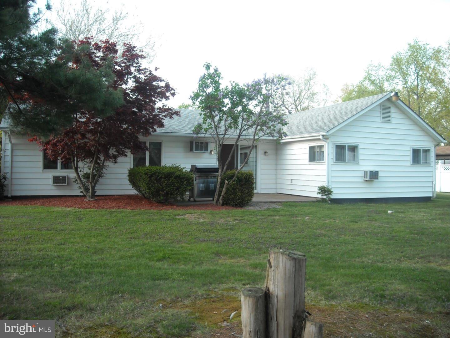 4 Gun Road Levittown, PA 19057 - Photo 3 of 18 Exterior Back