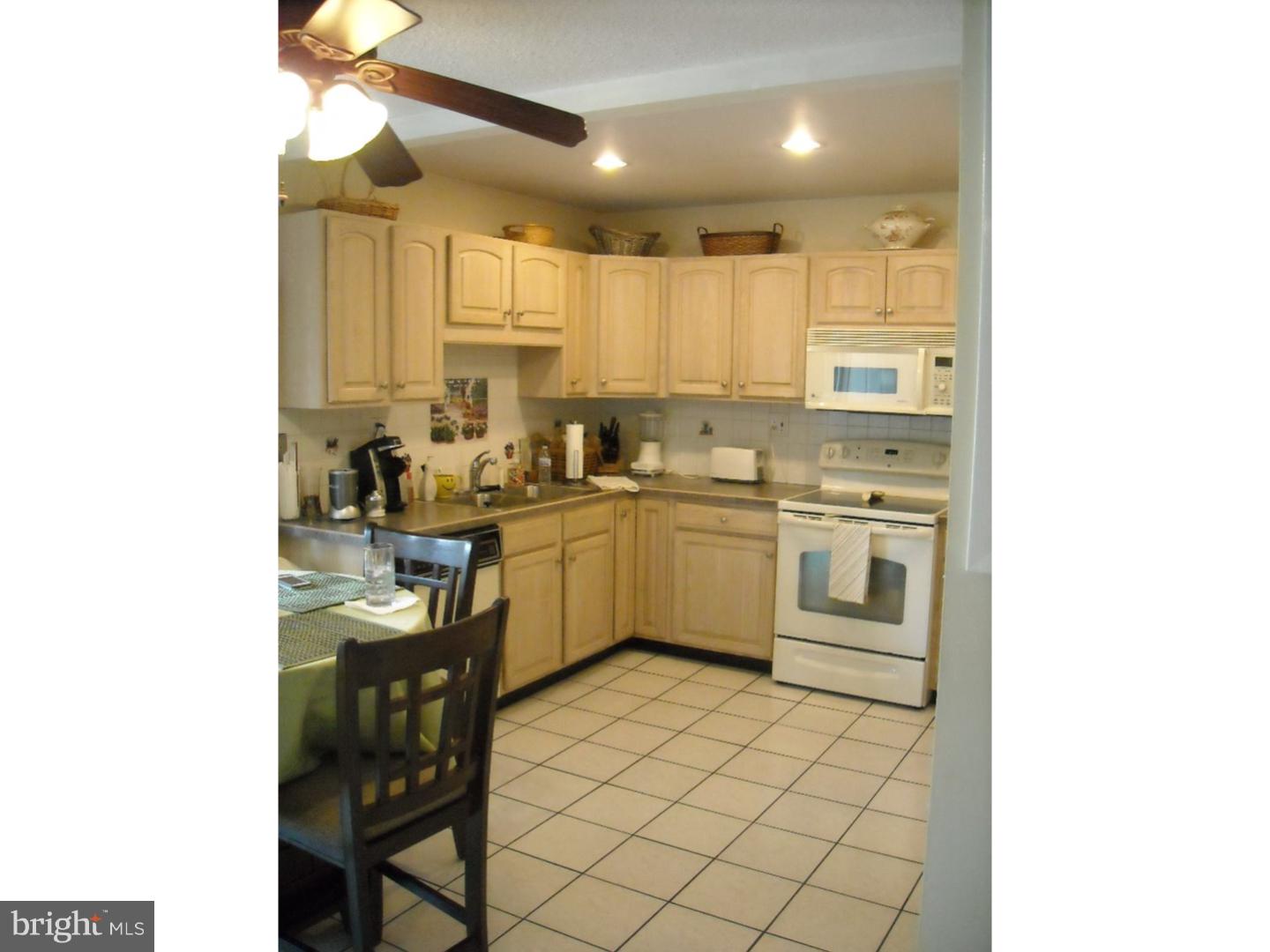 4 Gun Road Levittown, PA 19057 - Photo 8 of 18 Kitchen