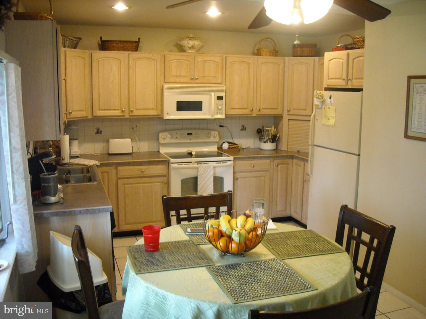 4 Gun Road Levittown, PA 19057 - Photo 9 of 18 Kitchen