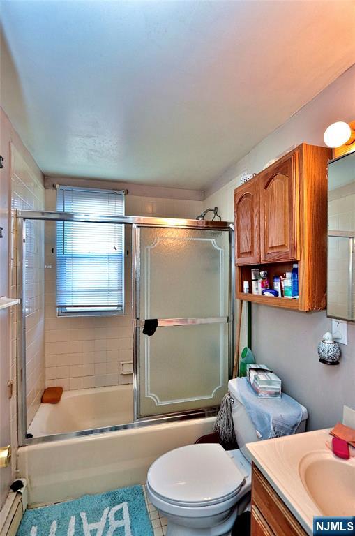 949 Front Plainfield, NJ 07062 - Photo 9 of 15 a bathroom with a toilet a sink and bathtub