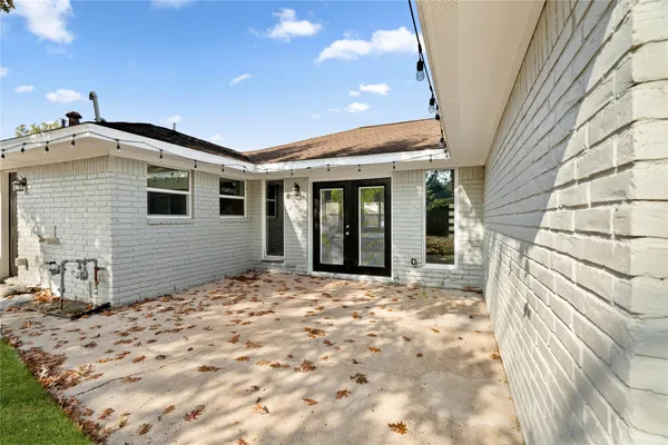 $379,000 | 5515 Warm Springs Road, Houston, TX 77035