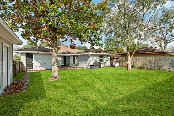 $379,000 | 5515 Warm Springs Road, Houston, TX 77035