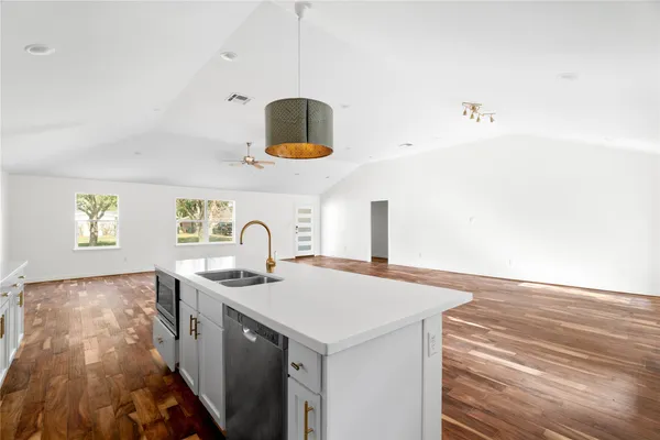 $379,000 | 5515 Warm Springs Road, Houston, TX 77035