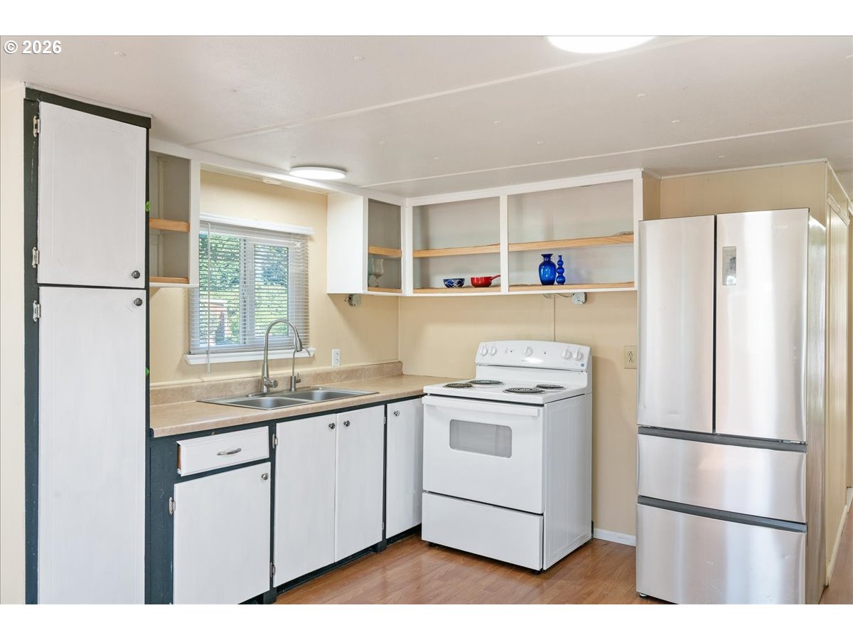 1418 Pine Street, Unit 7 Silverton, OR 97381 - Photo 11 of 27 a kitchen with a white cabinets and white appliances