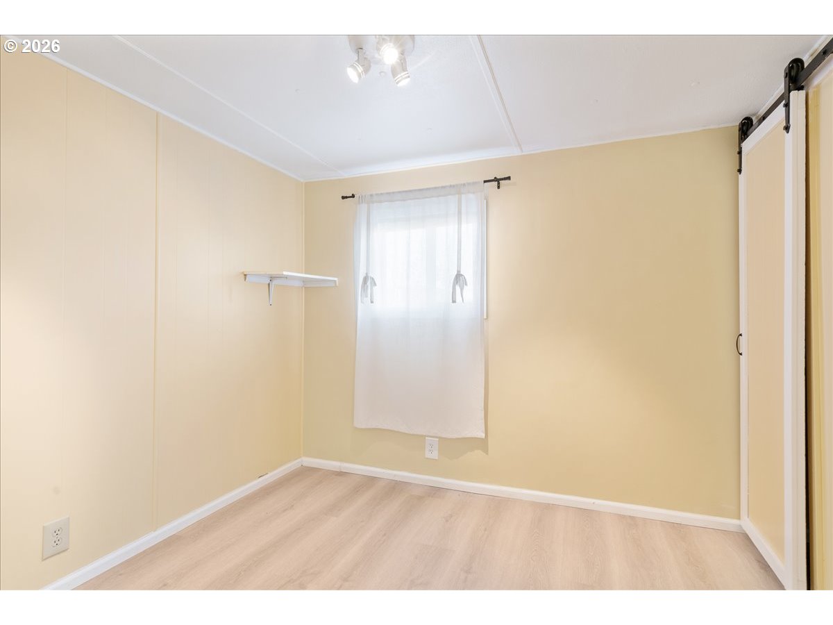 1418 Pine Street, Unit 7 Silverton, OR 97381 - Photo 19 of 27 a view of an empty room