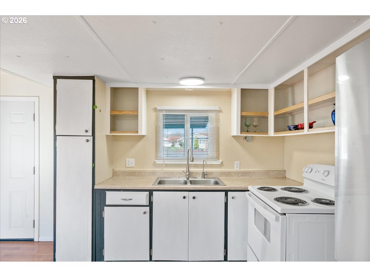 1418 Pine Street, Unit 7 Silverton, OR 97381 - Photo 10 of 27 a kitchen with granite countertop a sink and a stove