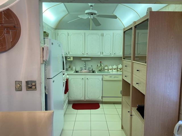 284 Fanshaw G Boca Raton, FL 33434 - Photo 2 of 14 IMG_0258