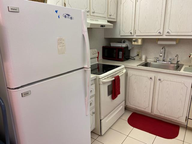 284 Fanshaw G Boca Raton, FL 33434 - Photo 3 of 14 IMG_0259