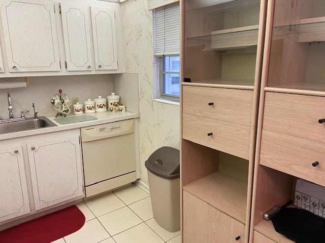 284 Fanshaw G Boca Raton, FL 33434 - Photo 4 of 14 IMG_0260