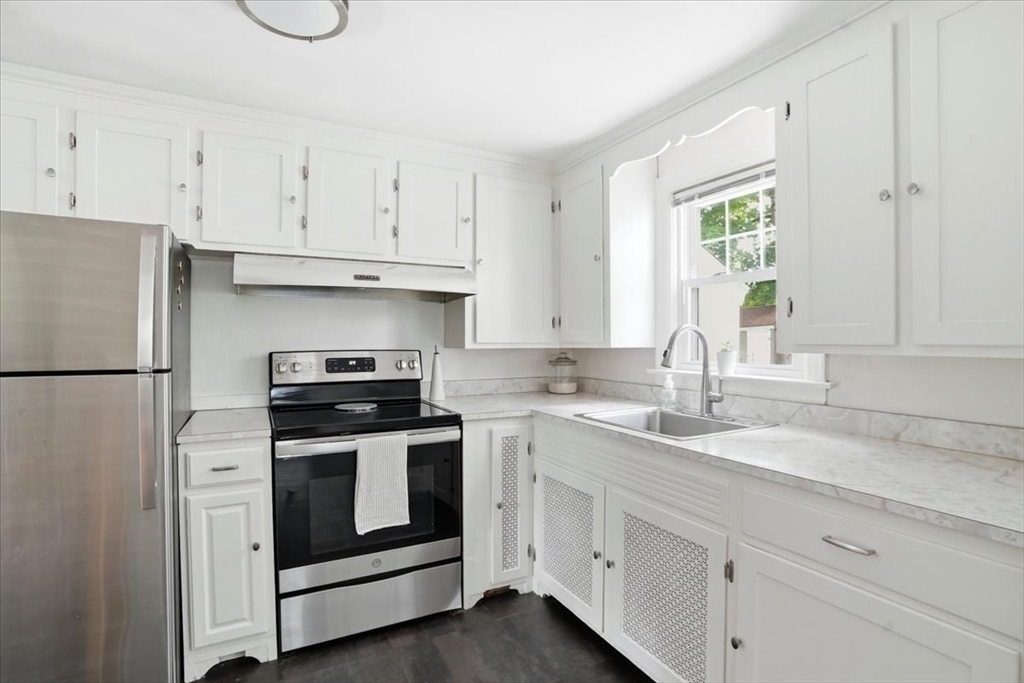 4 Ponkapoag Way Canton, MA 02021 - Photo 7 of 30