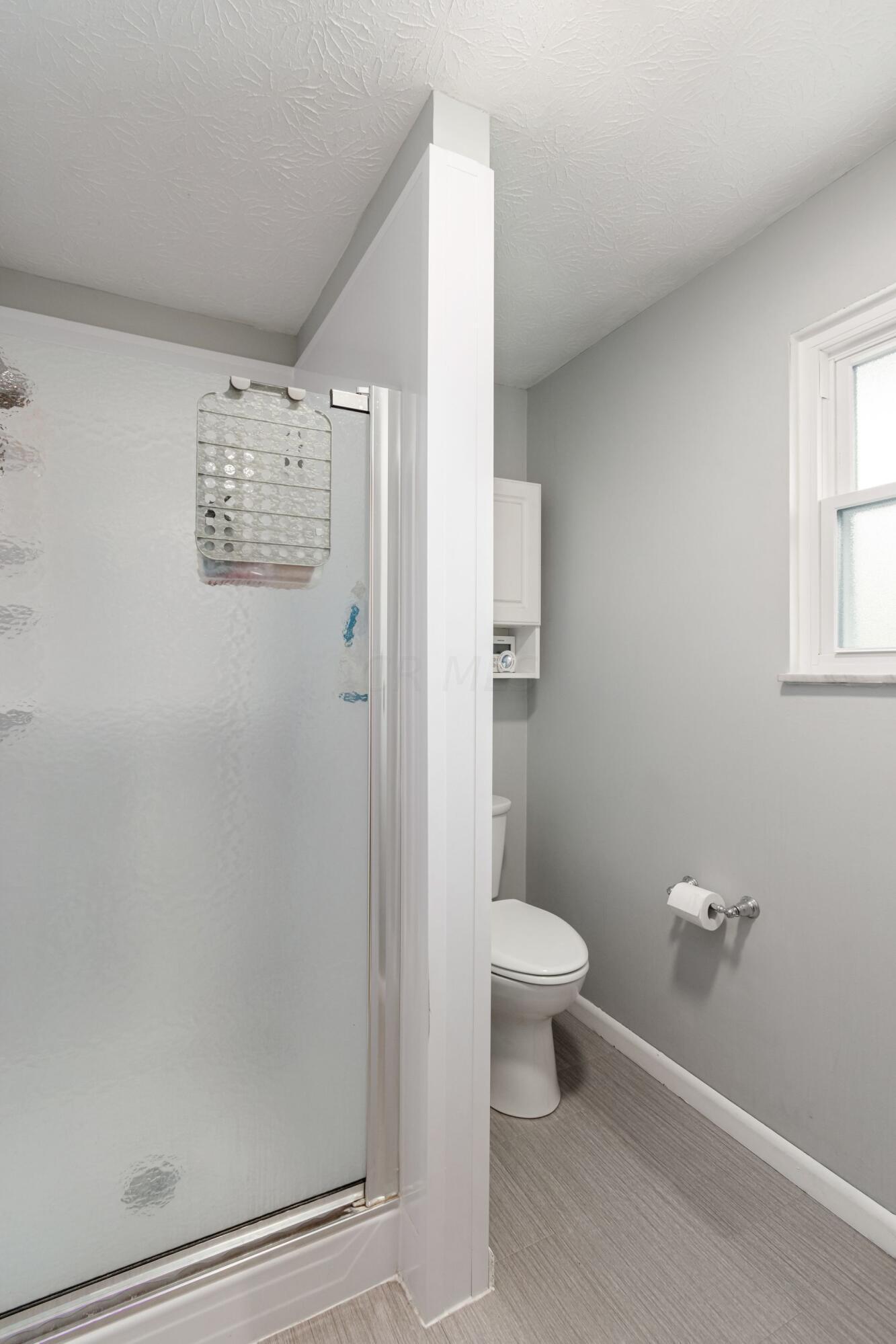 2404 Merbrook Road Columbus, OH 43235 - Photo 28 of 55 Primary/Master Bath