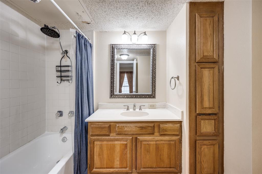 14277 Preston Road, Unit 423 Dallas, TX 75254 - Photo 18 of 31 a bathroom with a sink and a mirror