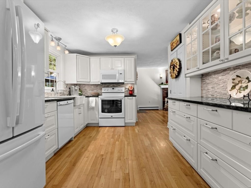 22 Neck Hill Road Mendon, MA 01756 - Photo 8 of 42 Gallery Image 8