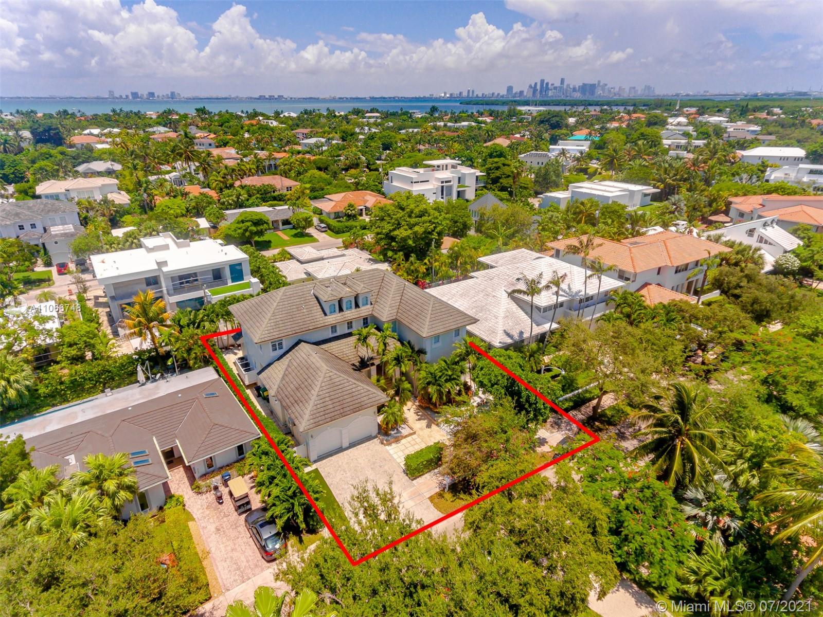 442 Woodcrest Road Key Biscayne, FL 33149 - Photo 44 of 48 an aerial view of residential houses with outdoor space and river
