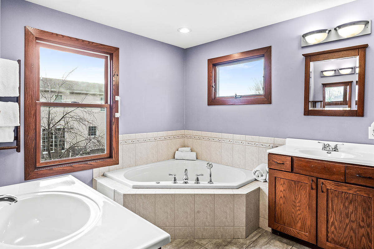 1515 Belclare Road Normal, IL 61761 - Photo 20 of 40 a bathroom with a tub sink and mirror