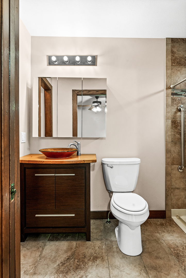 1515 Belclare Road Normal, IL 61761 - Photo 26 of 40 a bathroom with a toilet sink and mirror