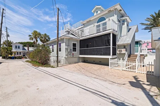 a view of an outdoor space