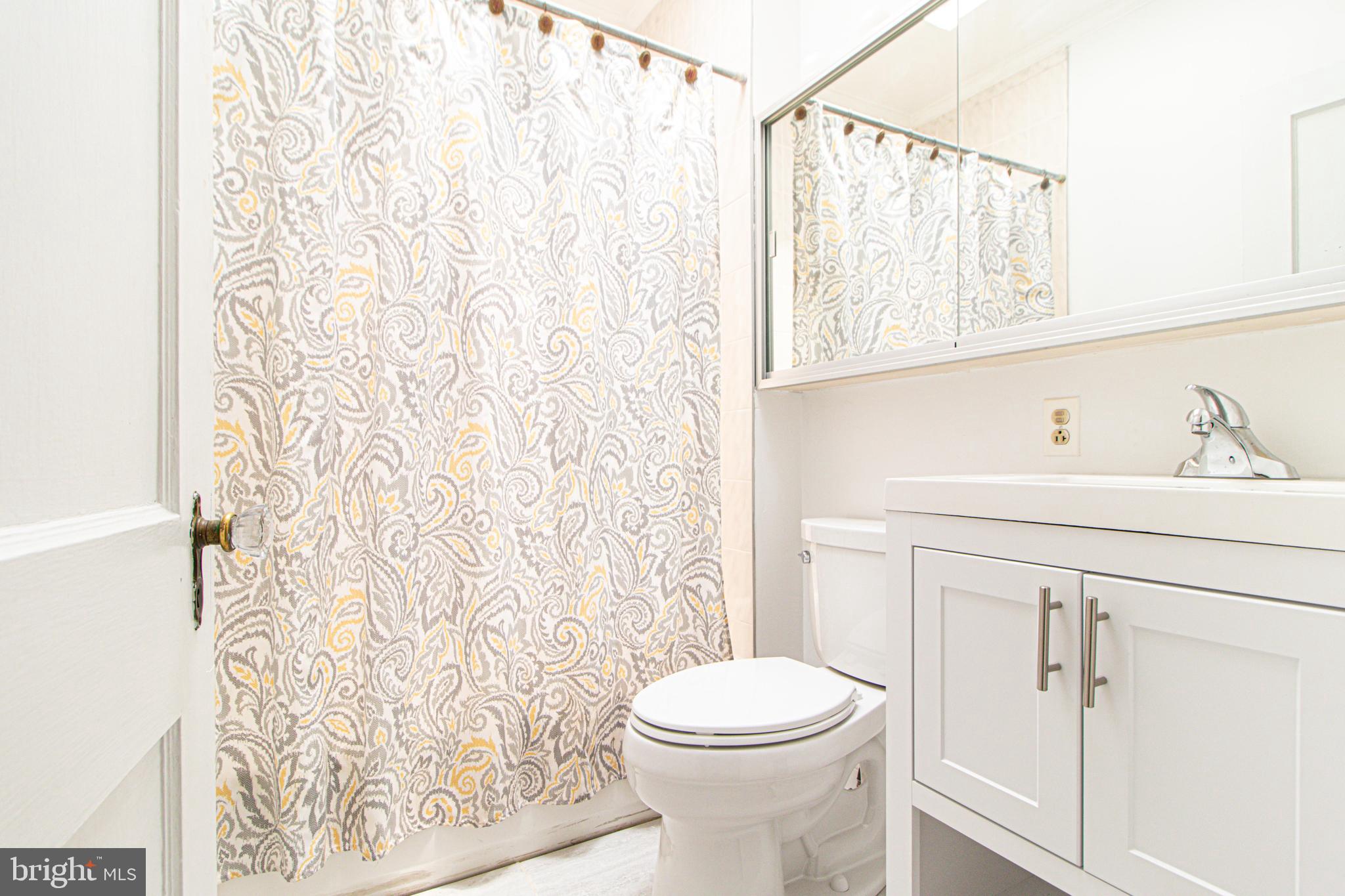 3705 Elkader Road Baltimore, MD 21218 - Photo 22 of 35 Beautiful Upper Level Bathroom