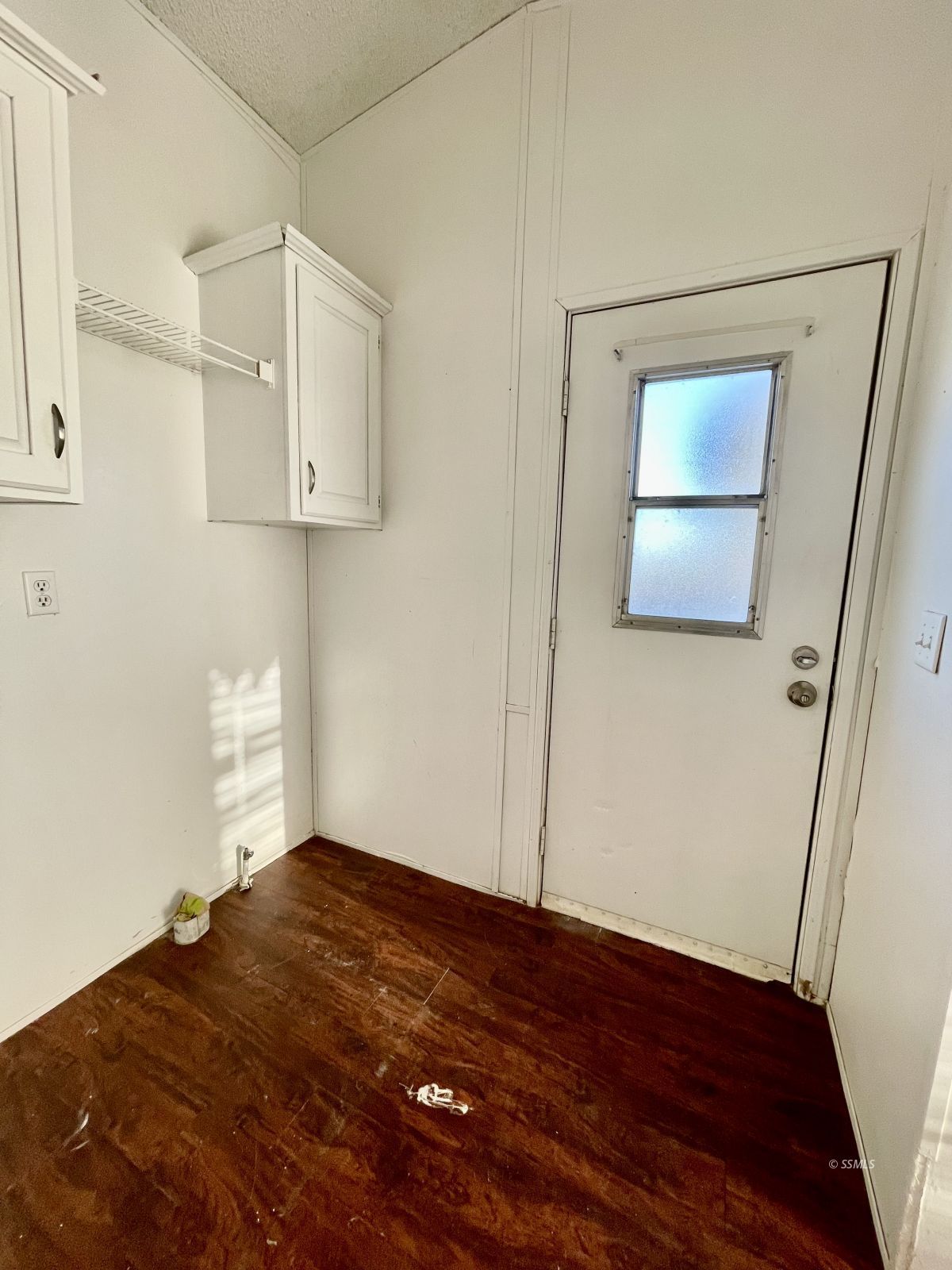 1465 Pony Street Ridgecrest, CA 93555 - Photo 14 of 32 a view of empty room with wooden floor
