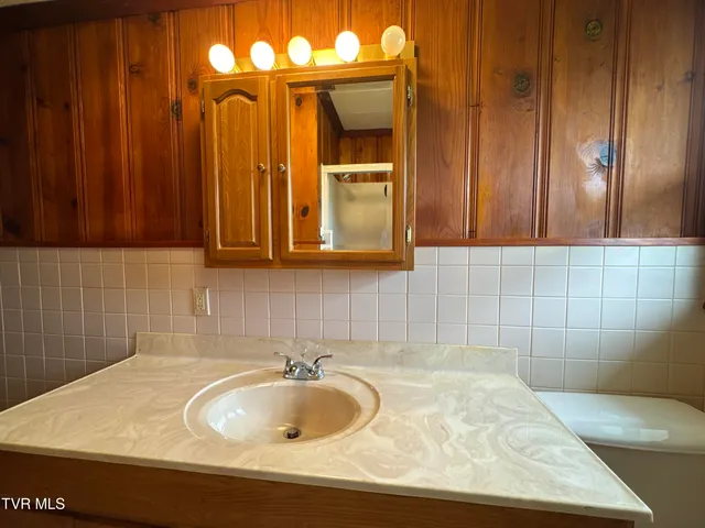 $175,000 | 154 North Drive, Marion, VA 24354