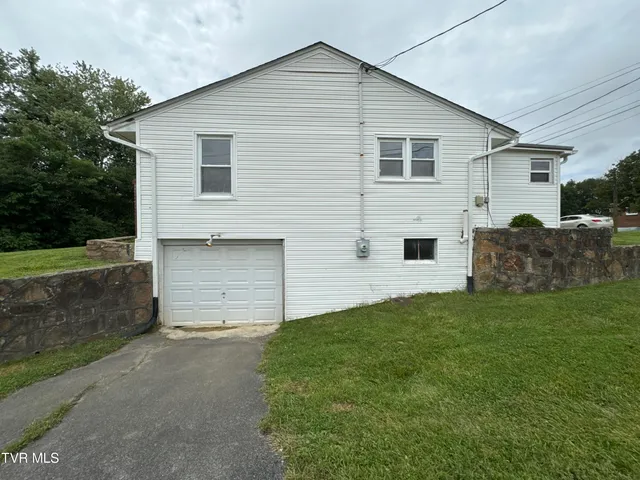 $175,000 | 154 North Drive, Marion, VA 24354