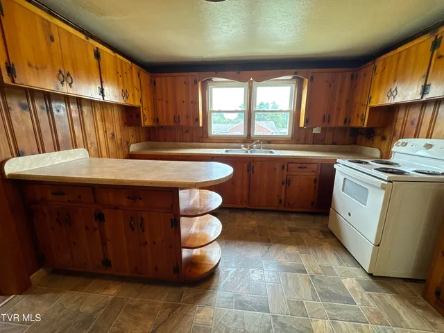 $175,000 | 154 North Drive, Marion, VA 24354