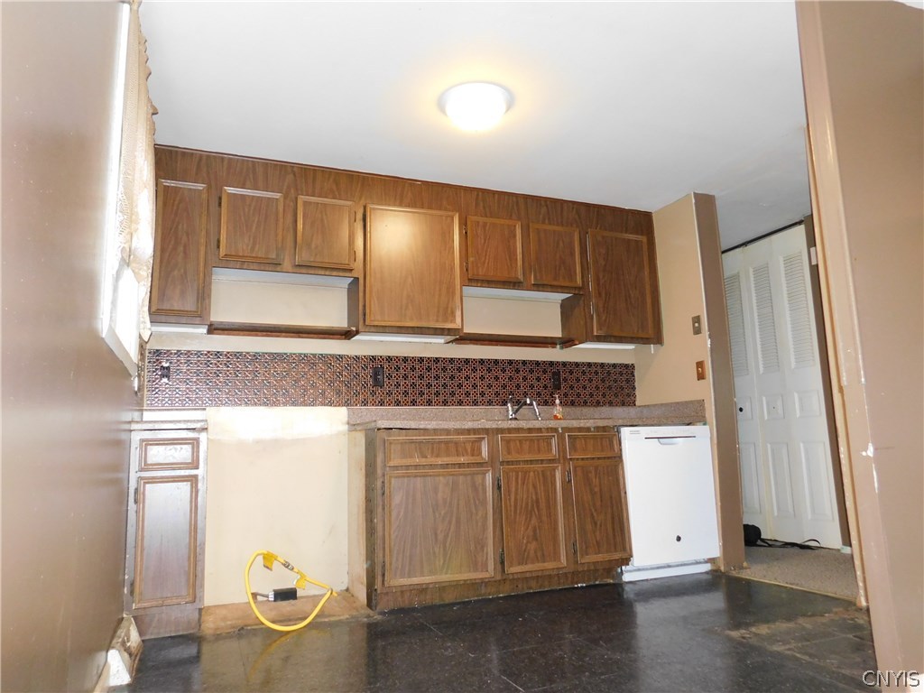 4957 Dahlia Circle Clay, NY 13088 - Photo 12 of 33