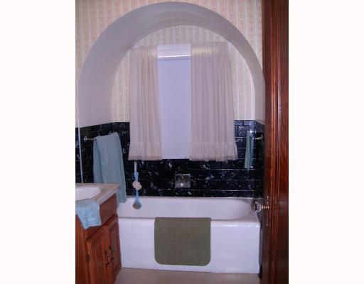 639 Mt Jackson Road New Castle, PA 16102 - Photo 12 of 18 Exterior Front. Gotta love the bath tub cove!