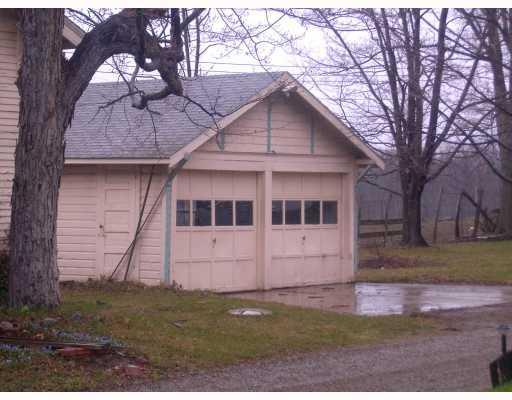 639 Mt Jackson Road New Castle, PA 16102 - Photo 4 of 18 Parking Lot/Garage.