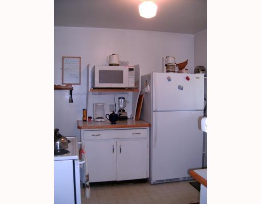 639 Mt Jackson Road New Castle, PA 16102 - Photo 9 of 18 Kitchen. Refrigerator and stove included.