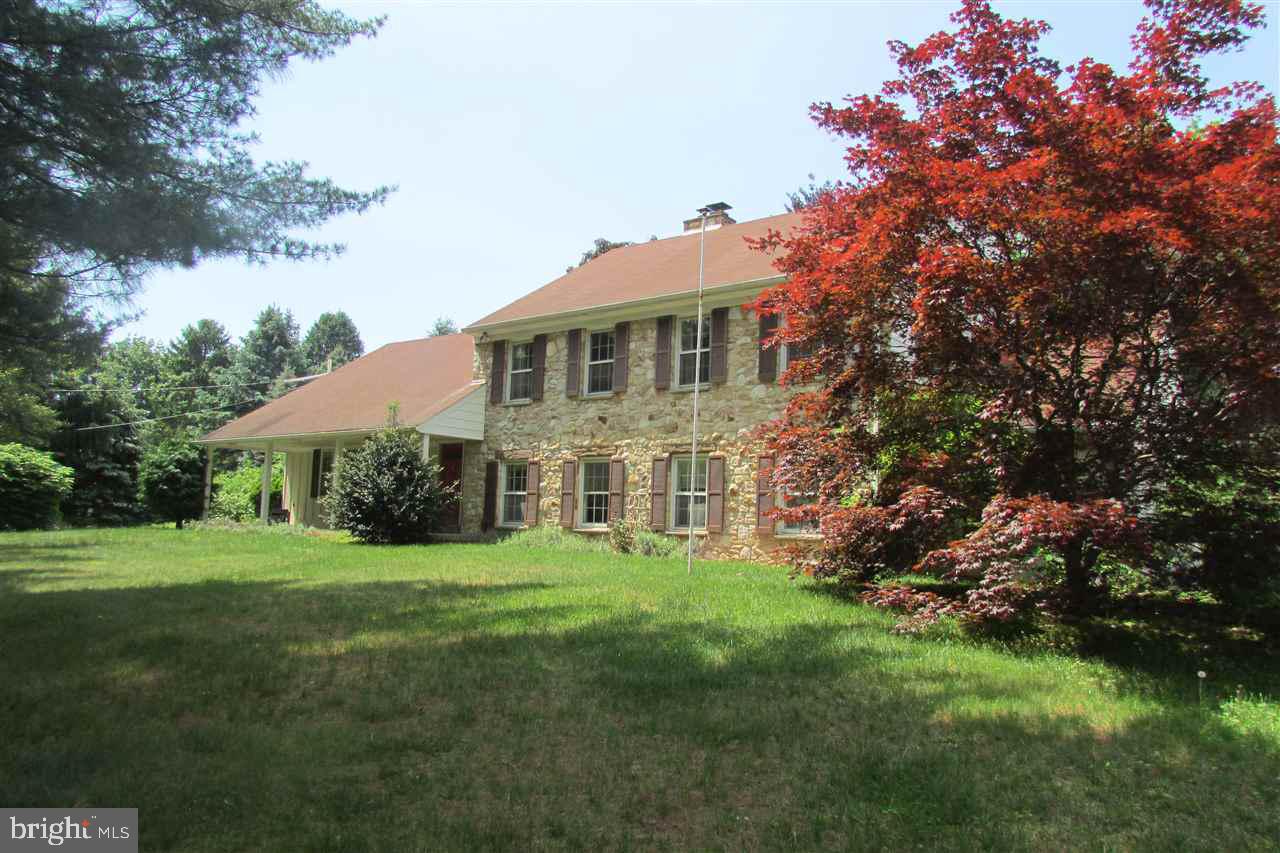 2070 Crescent Road York, PA 17403 - Photo 2 of 36