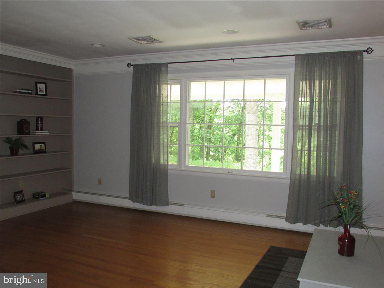 2070 Crescent Road York, PA 17403 - Photo 11 of 36