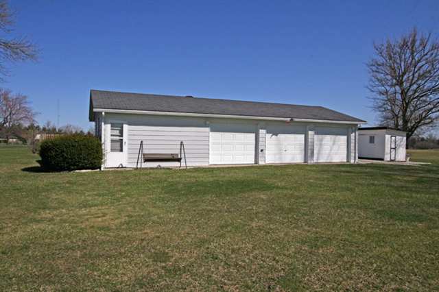 131 Legion Road Washington, IL 61571 - Photo 2 of 11 Gallery Image 2