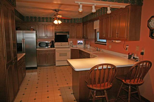 131 Legion Road Washington, IL 61571 - Photo 3 of 11 Gallery Image 3