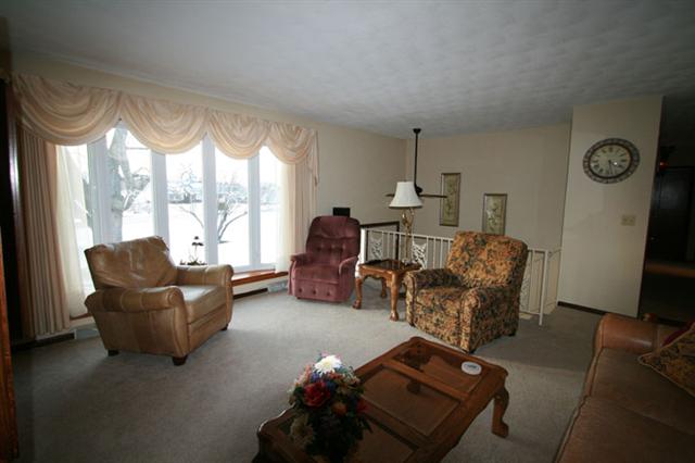 131 Legion Road Washington, IL 61571 - Photo 4 of 11 Gallery Image 4